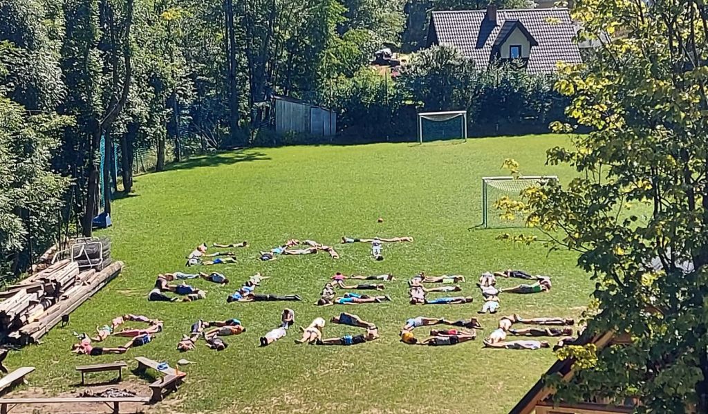 Dlaczego Stasikówka to od lat  ogólnopolska kuźnia talentów brydżowych? – refleksje blotkikier z pobytu na obozie młodzieżowym w dniach 10.08-20.08.23 – część&nbsp;III